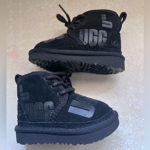 *Toddler Unisex* Ugg Neumel II Side Zip Black Logo Size 6 - Picture 2 of 5